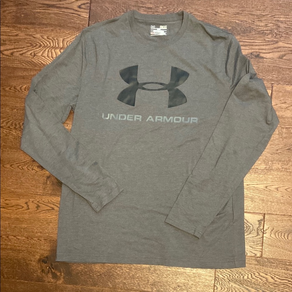 Under Armour Gray Long Sleeve Athletic Tee